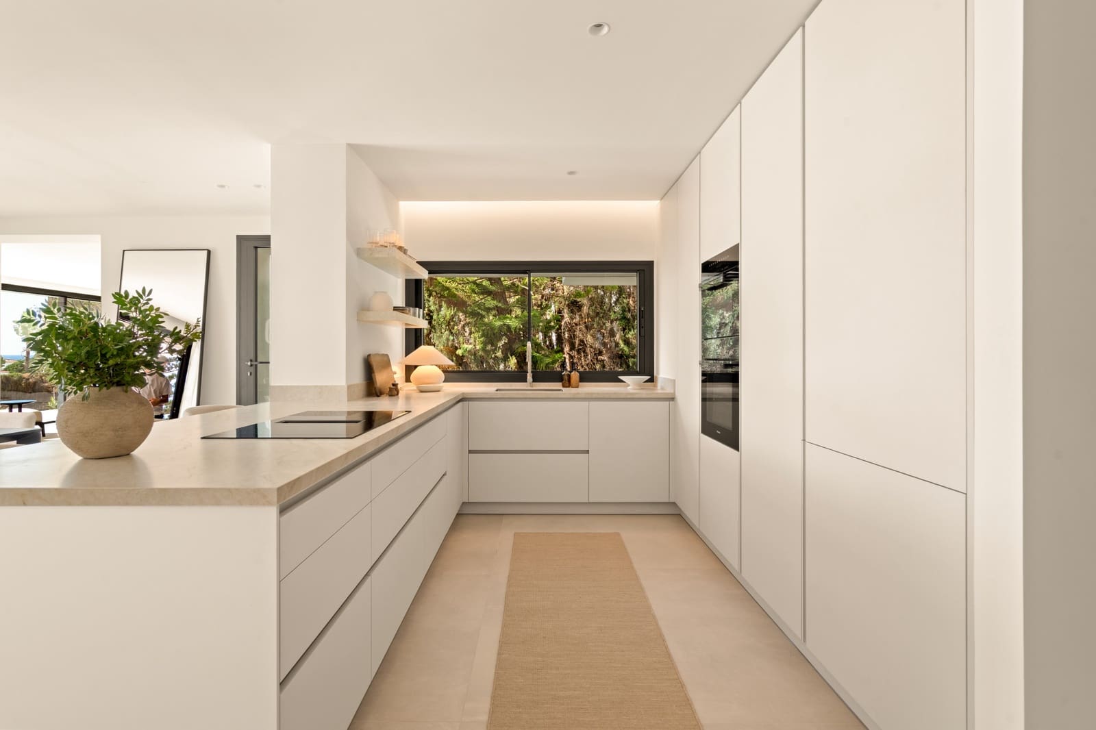 5 bedroom Villa for sale in Marbella with pool garage - € 2,750,000 (Ref: 10139449)