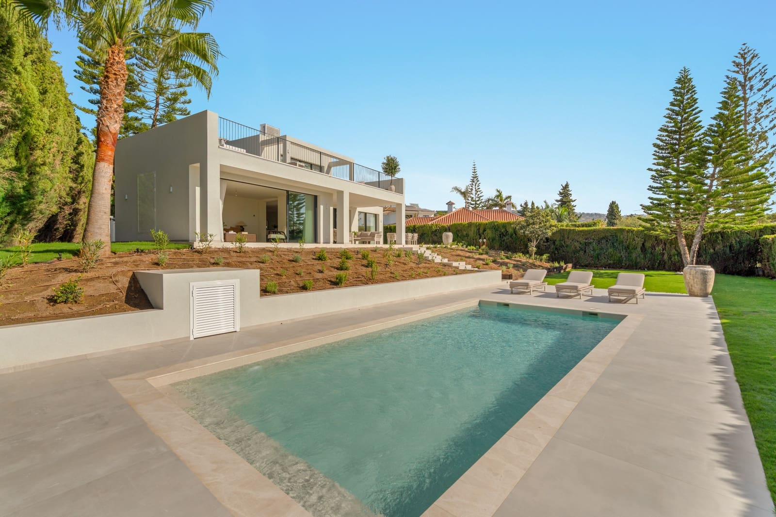 5 bedroom Villa for sale in Marbella with pool garage - € 2,750,000 (Ref: 10139449)