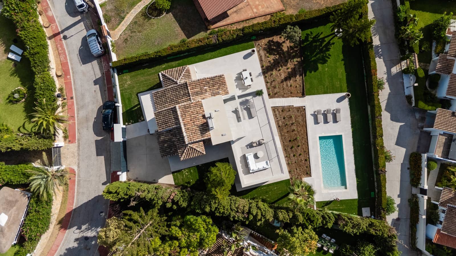 5 bedroom Villa for sale in Marbella with pool garage - € 2,750,000 (Ref: 10139449)
