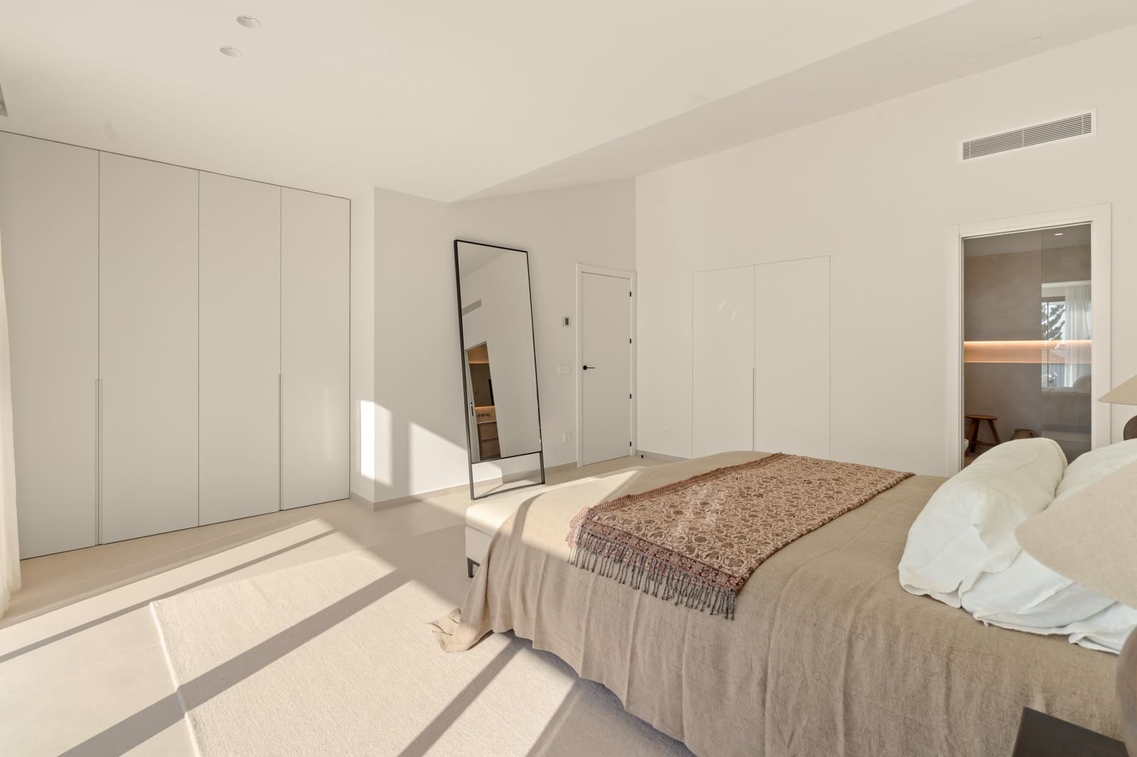 5 bedroom Villa for sale in Marbella with pool garage - € 2,750,000 (Ref: 10139449)