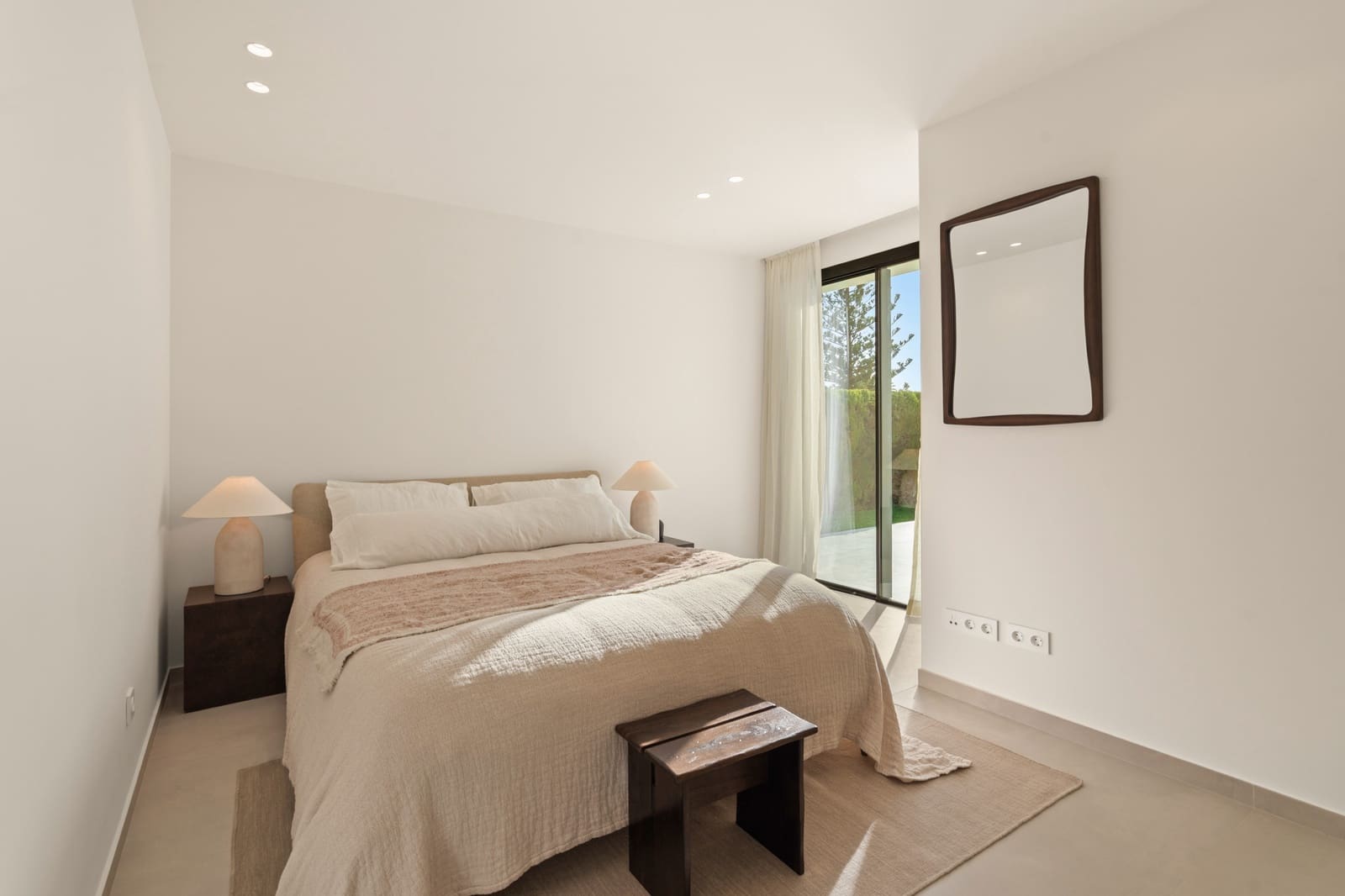 5 bedroom Villa for sale in Marbella with pool garage - € 2,750,000 (Ref: 10139449)
