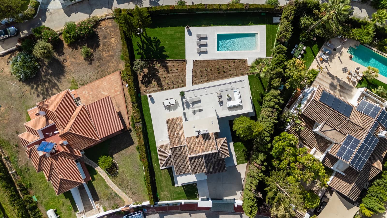 5 bedroom Villa for sale in Marbella with pool garage - € 2,750,000 (Ref: 10139449)