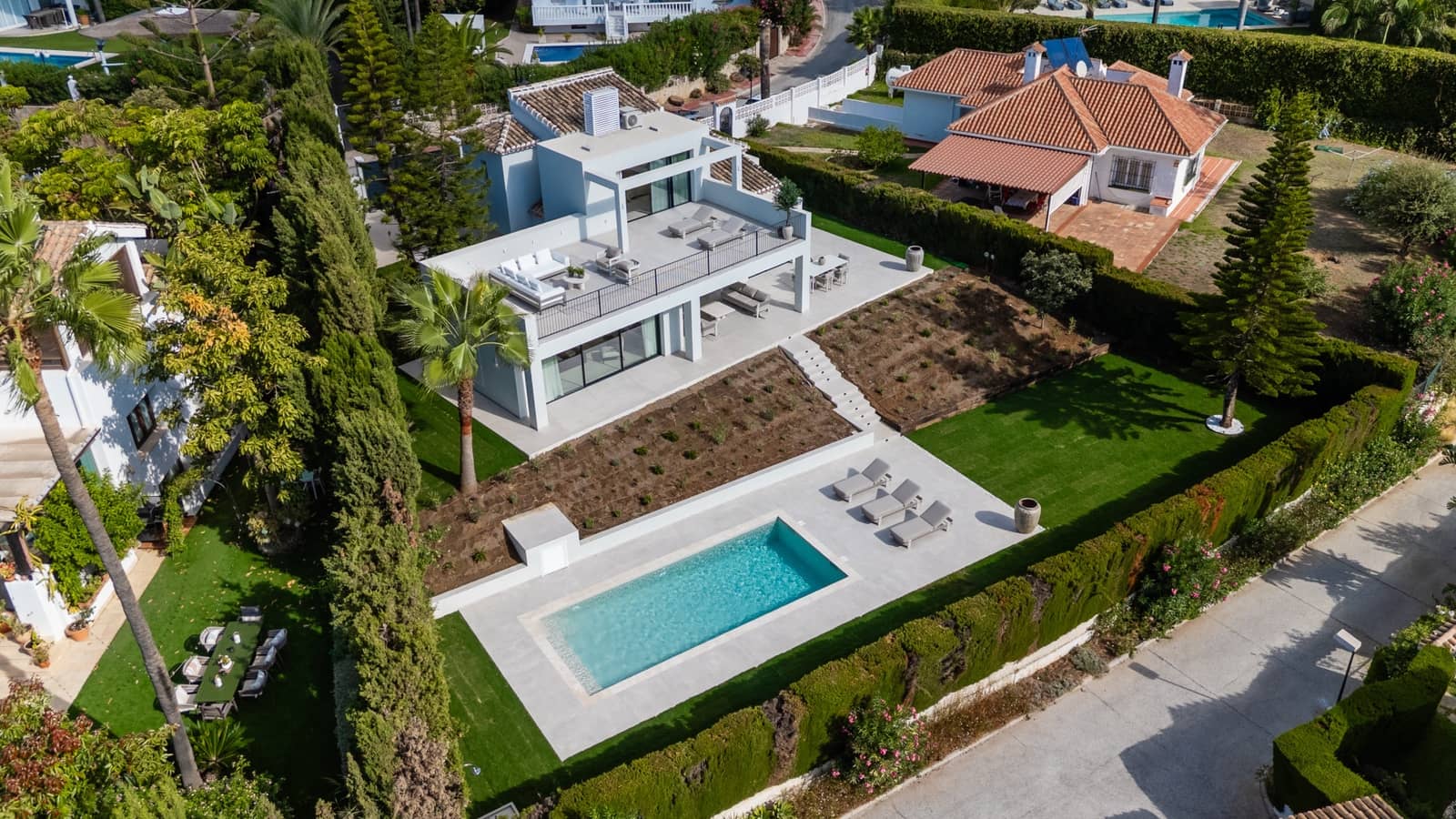5 bedroom Villa for sale in Marbella with pool garage - € 2,750,000 (Ref: 10139449)