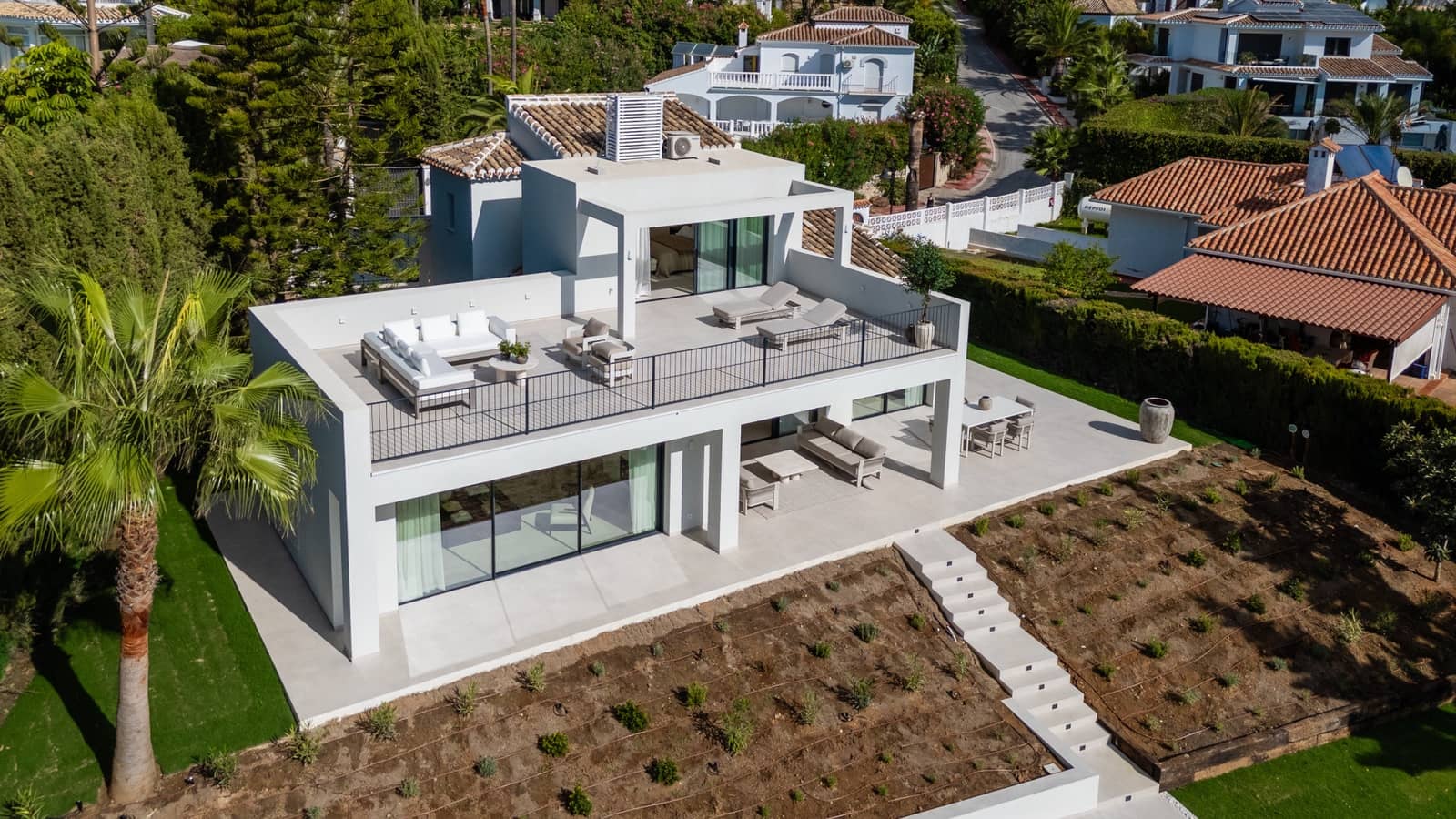 5 bedroom Villa for sale in Marbella with pool garage - € 2,750,000 (Ref: 10139449)