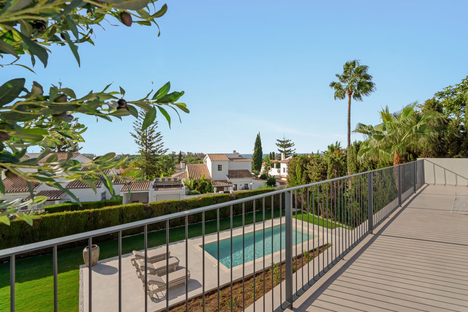 5 bedroom Villa for sale in Marbella with pool garage - € 2,750,000 (Ref: 10139449)