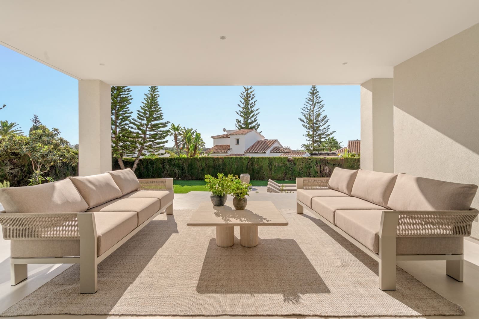 5 bedroom Villa for sale in Marbella with pool garage - € 2,750,000 (Ref: 10139449)