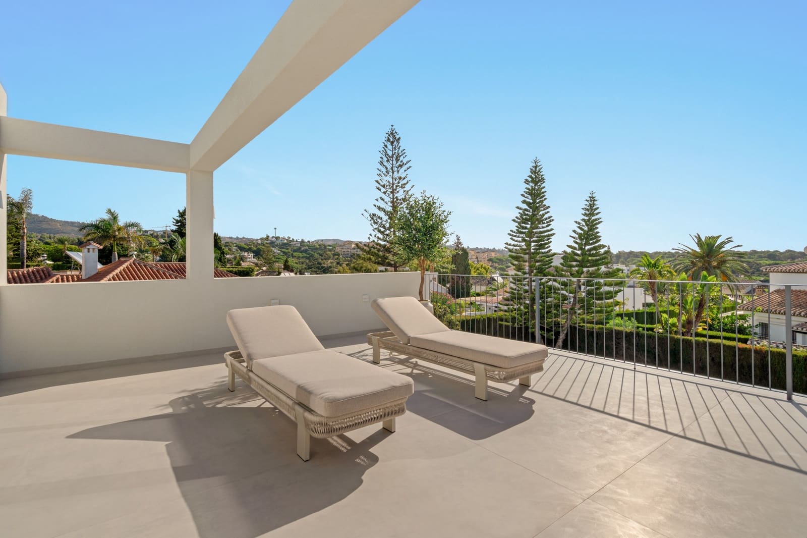 5 bedroom Villa for sale in Marbella with pool garage - € 2,750,000 (Ref: 10139449)