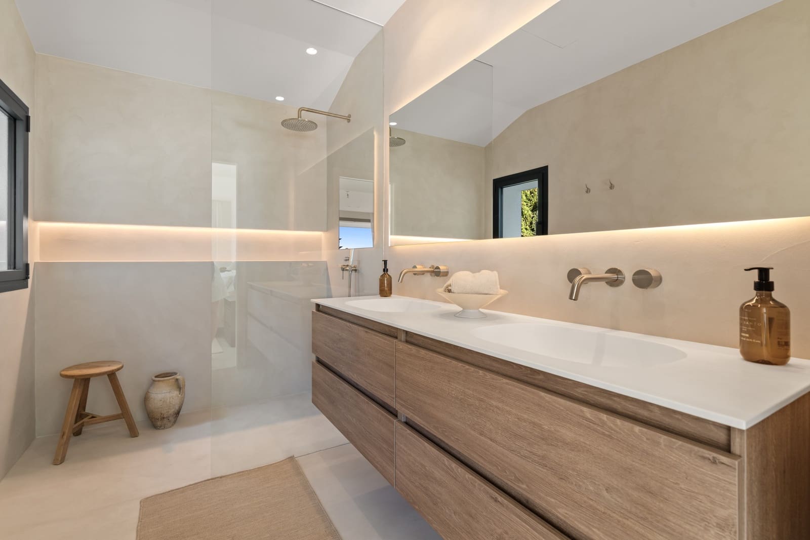 5 bedroom Villa for sale in Marbella with pool garage - € 2,750,000 (Ref: 10139449)