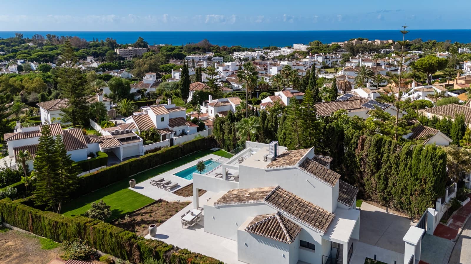5 bedroom Villa for sale in Marbella with pool garage - € 2,750,000 (Ref: 10139449)