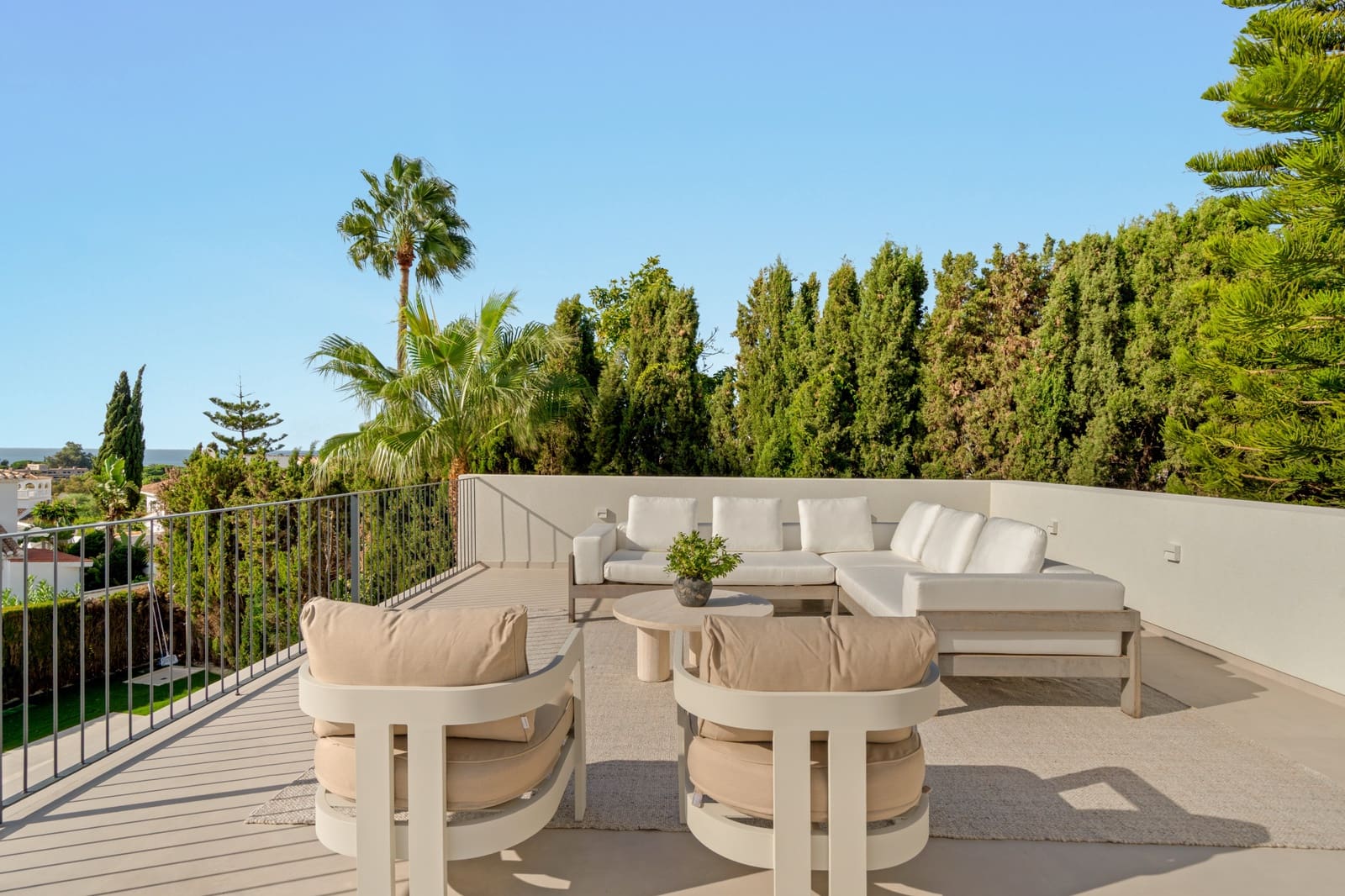 5 bedroom Villa for sale in Marbella with pool garage - € 2,750,000 (Ref: 10139449)