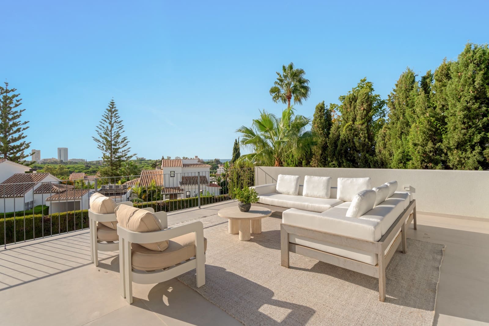 5 bedroom Villa for sale in Marbella with pool garage - € 2,750,000 (Ref: 10139449)