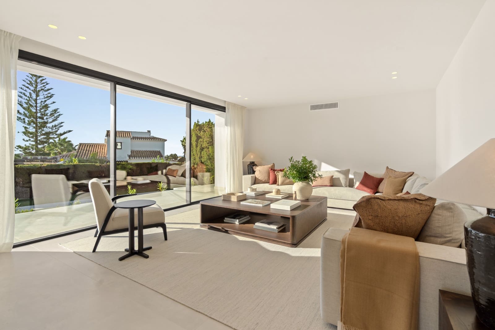 5 bedroom Villa for sale in Marbella with pool garage - € 2,750,000 (Ref: 10139449)