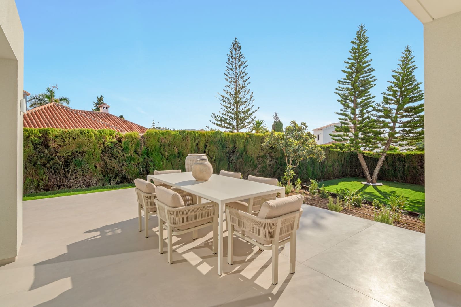 5 bedroom Villa for sale in Marbella with pool garage - € 2,750,000 (Ref: 10139449)