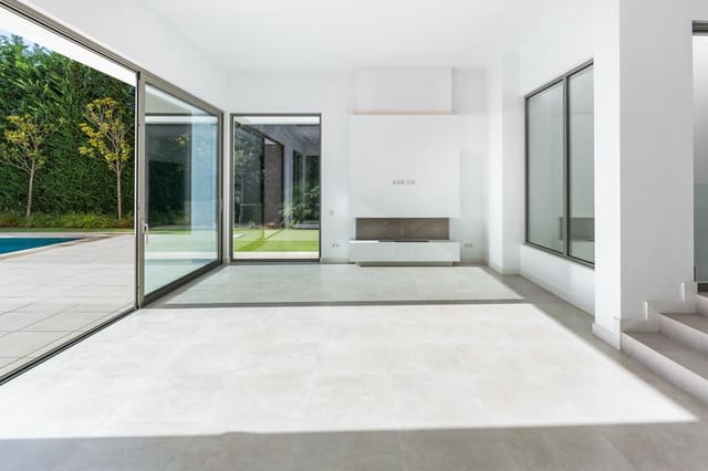 5 soverom Villa til salgs i El Paraiso, Estepona med svømmebasseng garasje - € 2 550 000 (Ref: 10142388)