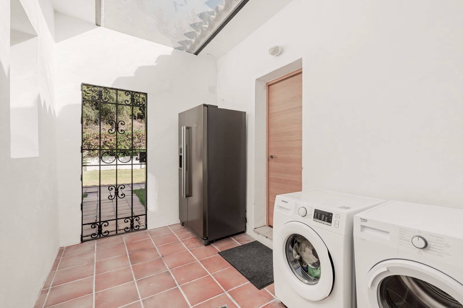 4 sypialnia Willa na sprzedaż w Marbella z basenem garażem - 1 695 000 € (Ref: 10146749)