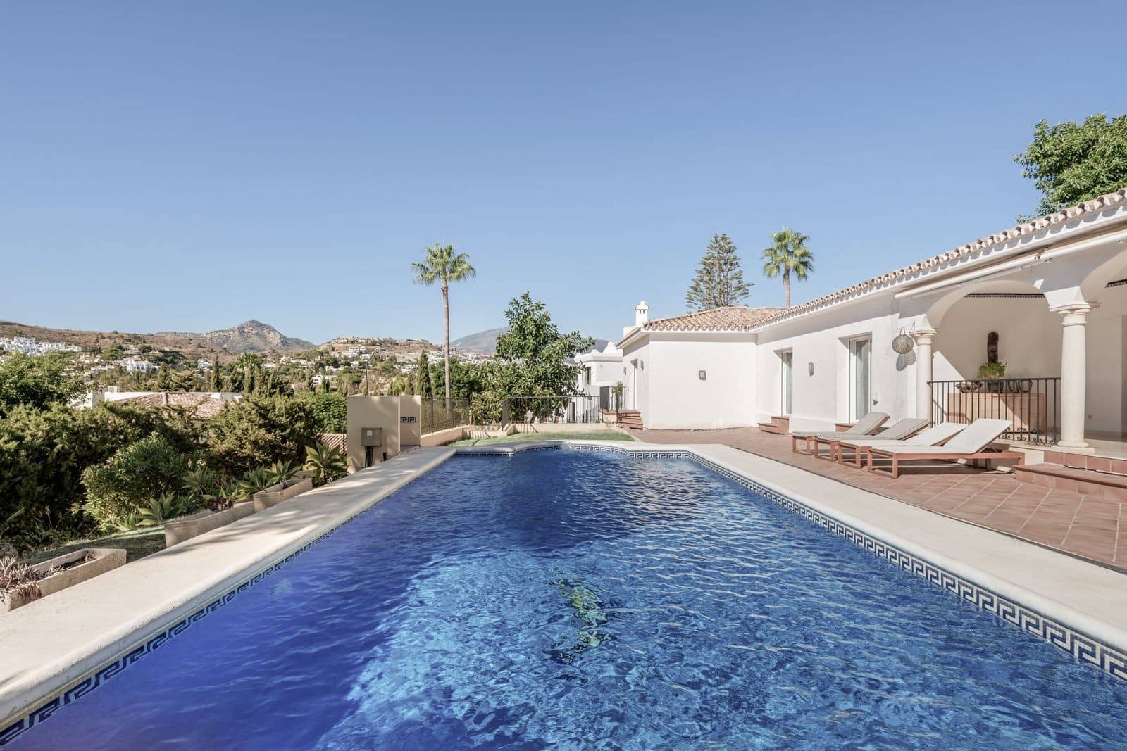 4 sypialnia Willa na sprzedaż w Marbella z basenem garażem - 1 695 000 € (Ref: 10146749)