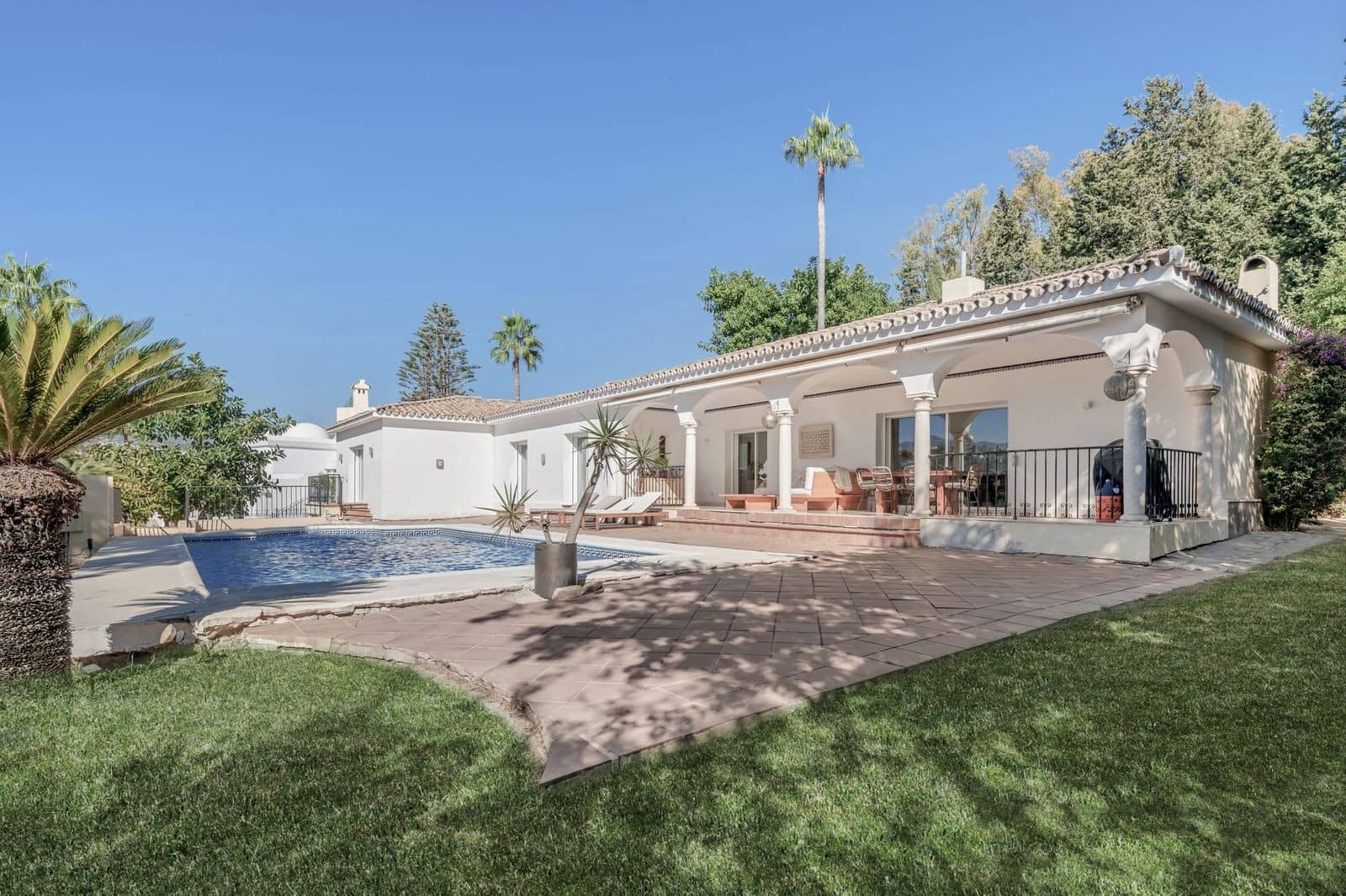 4 sypialnia Willa na sprzedaż w Marbella z basenem garażem - 1 695 000 € (Ref: 10146749)