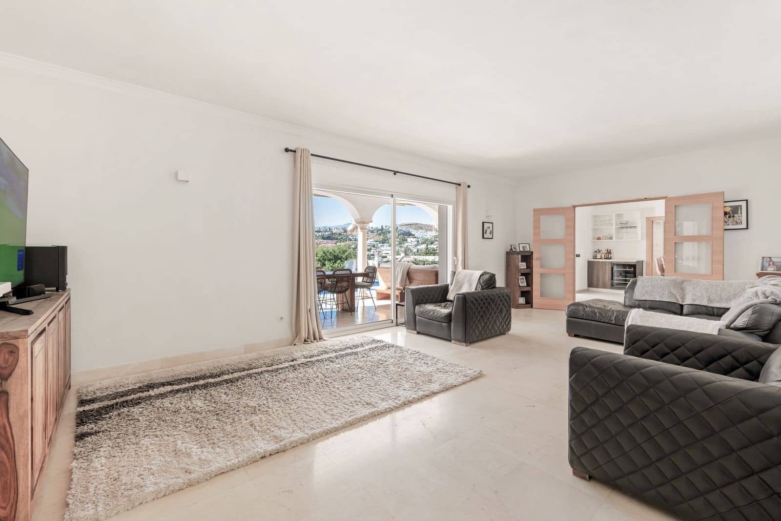 4 sypialnia Willa na sprzedaż w Marbella z basenem garażem - 1 695 000 € (Ref: 10146749)