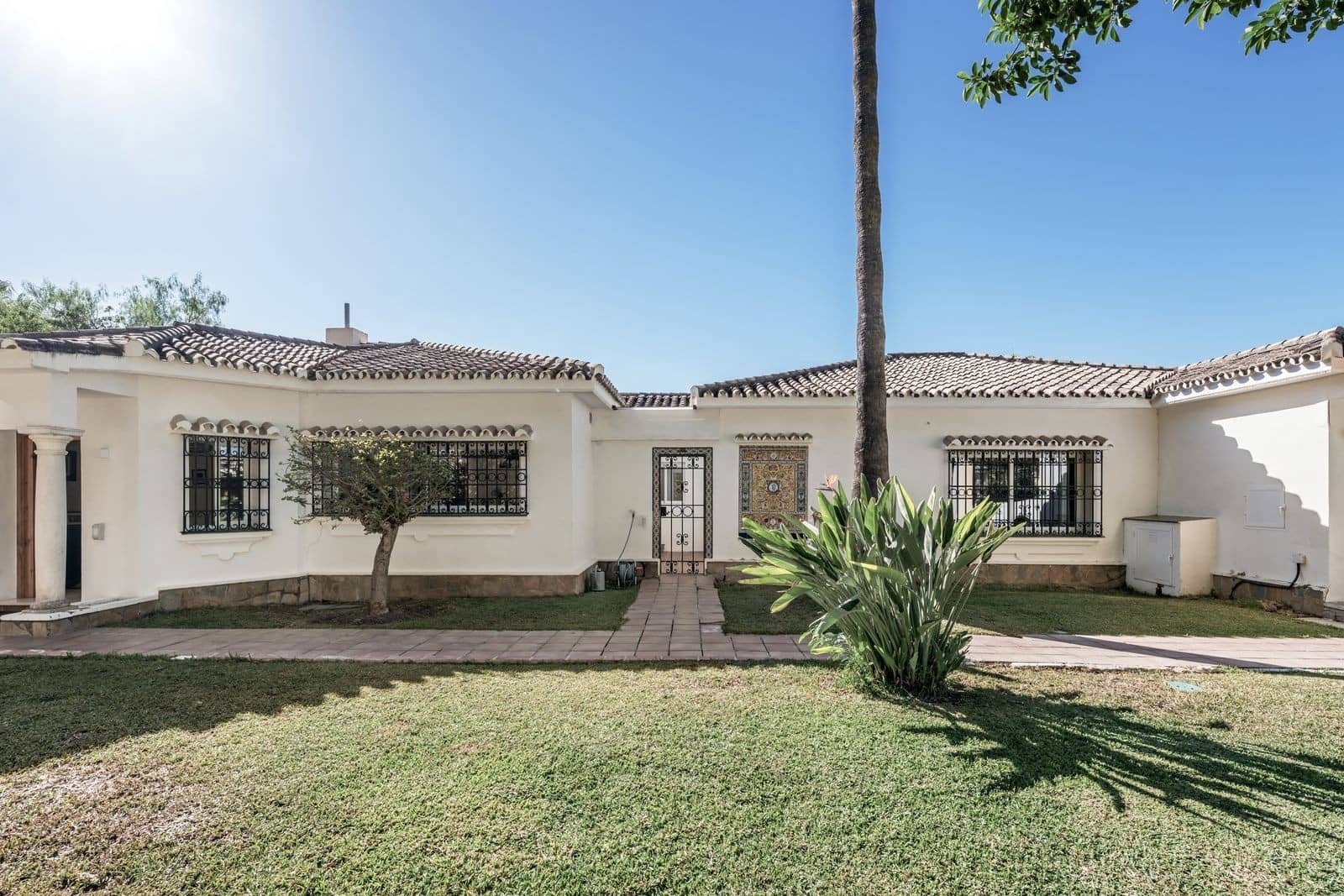 4 sypialnia Willa na sprzedaż w Marbella z basenem garażem - 1 695 000 € (Ref: 10146749)