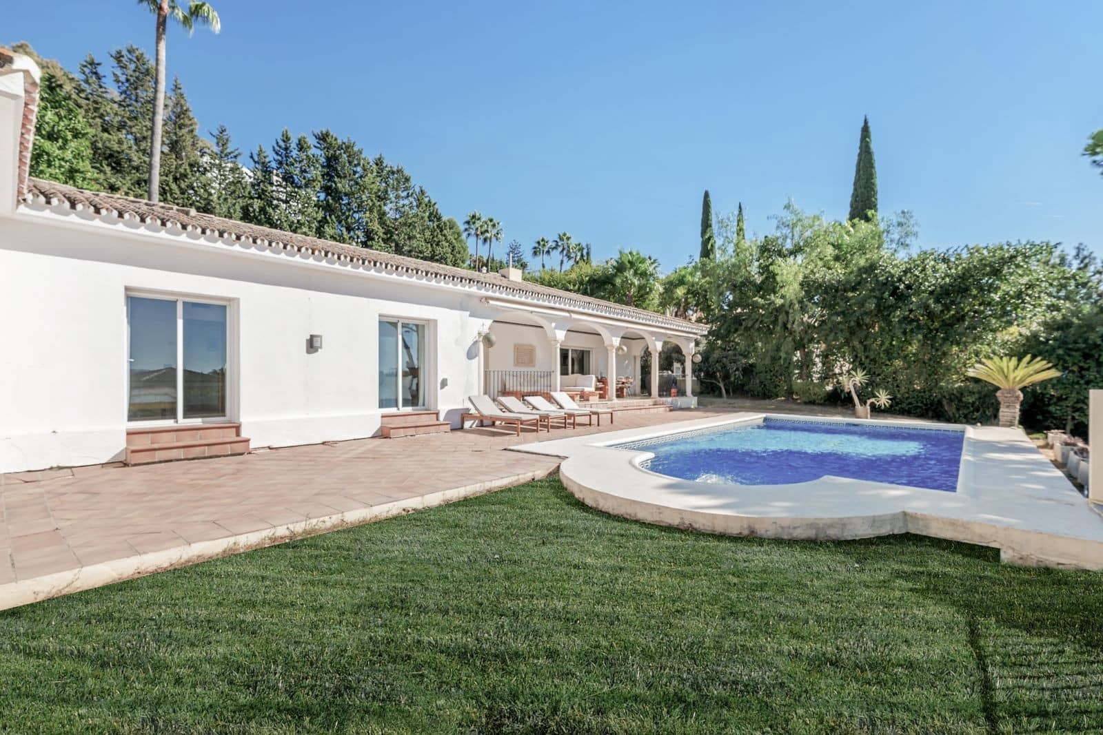 4 sypialnia Willa na sprzedaż w Marbella z basenem garażem - 1 695 000 € (Ref: 10146749)