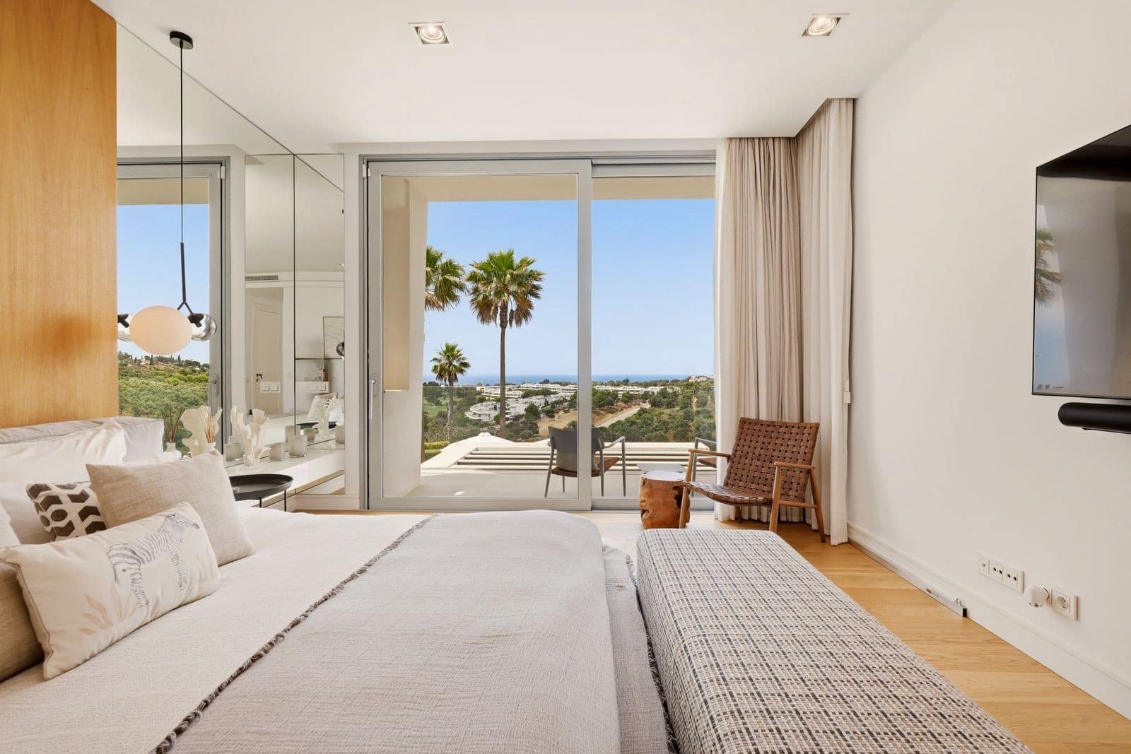 5 bedroom Villa for sale in Marbella with pool garage - € 4,750,000 (Ref: 10154932)