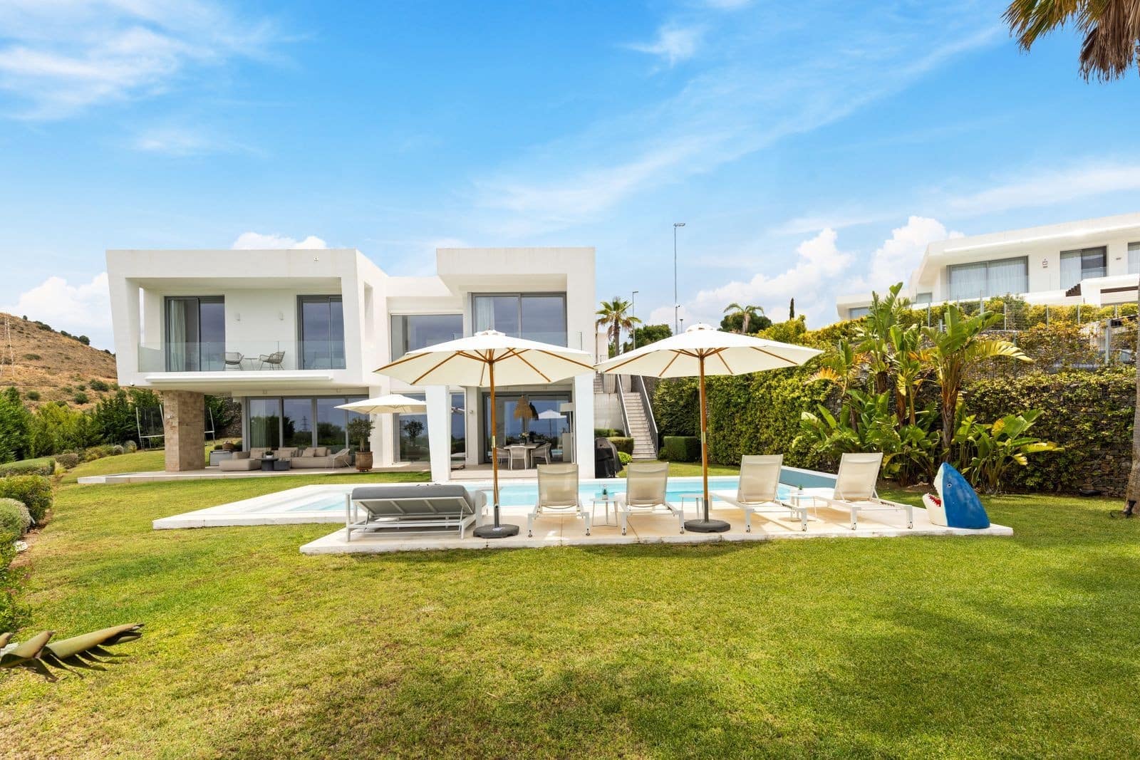 5 bedroom Villa for sale in Marbella with pool garage - € 4,750,000 (Ref: 10154932)
