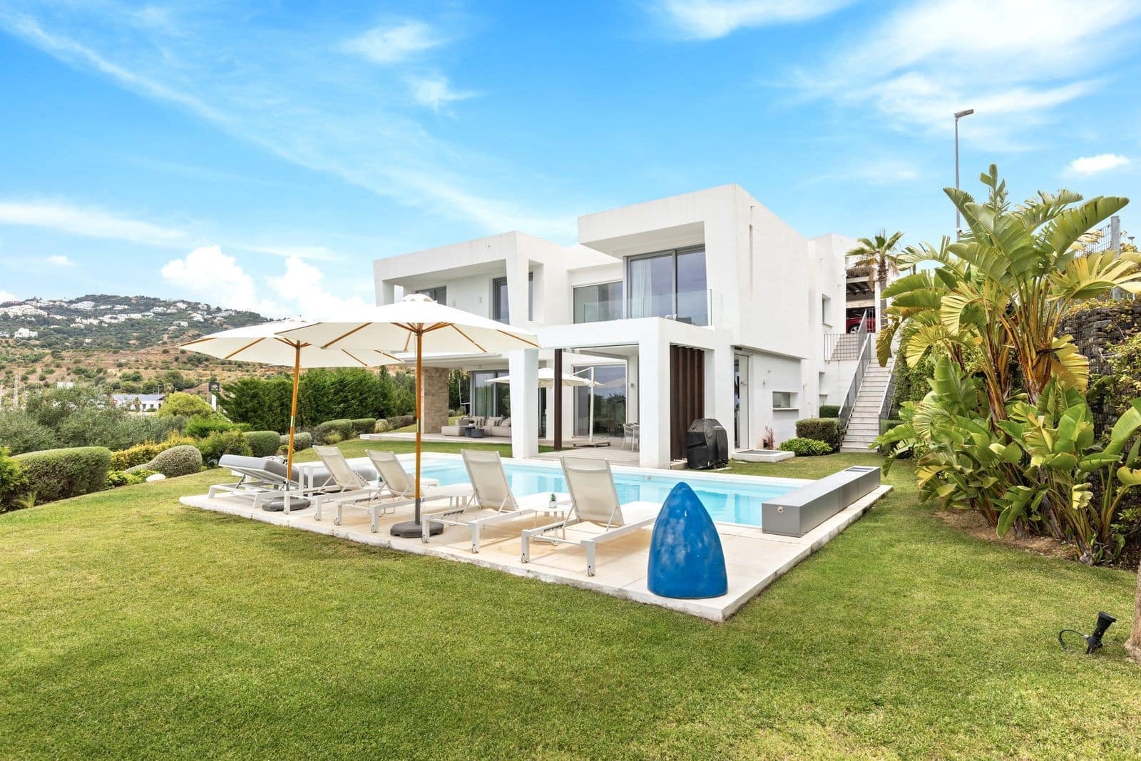 5 bedroom Villa for sale in Marbella with pool garage - € 4,750,000 (Ref: 10154932)