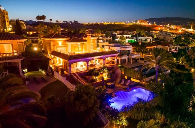 4 soverom Villa til salgs i La Cala de Mijas, Mijas med svømmebasseng garasje - € 2 950 000 (Ref: 10154934)