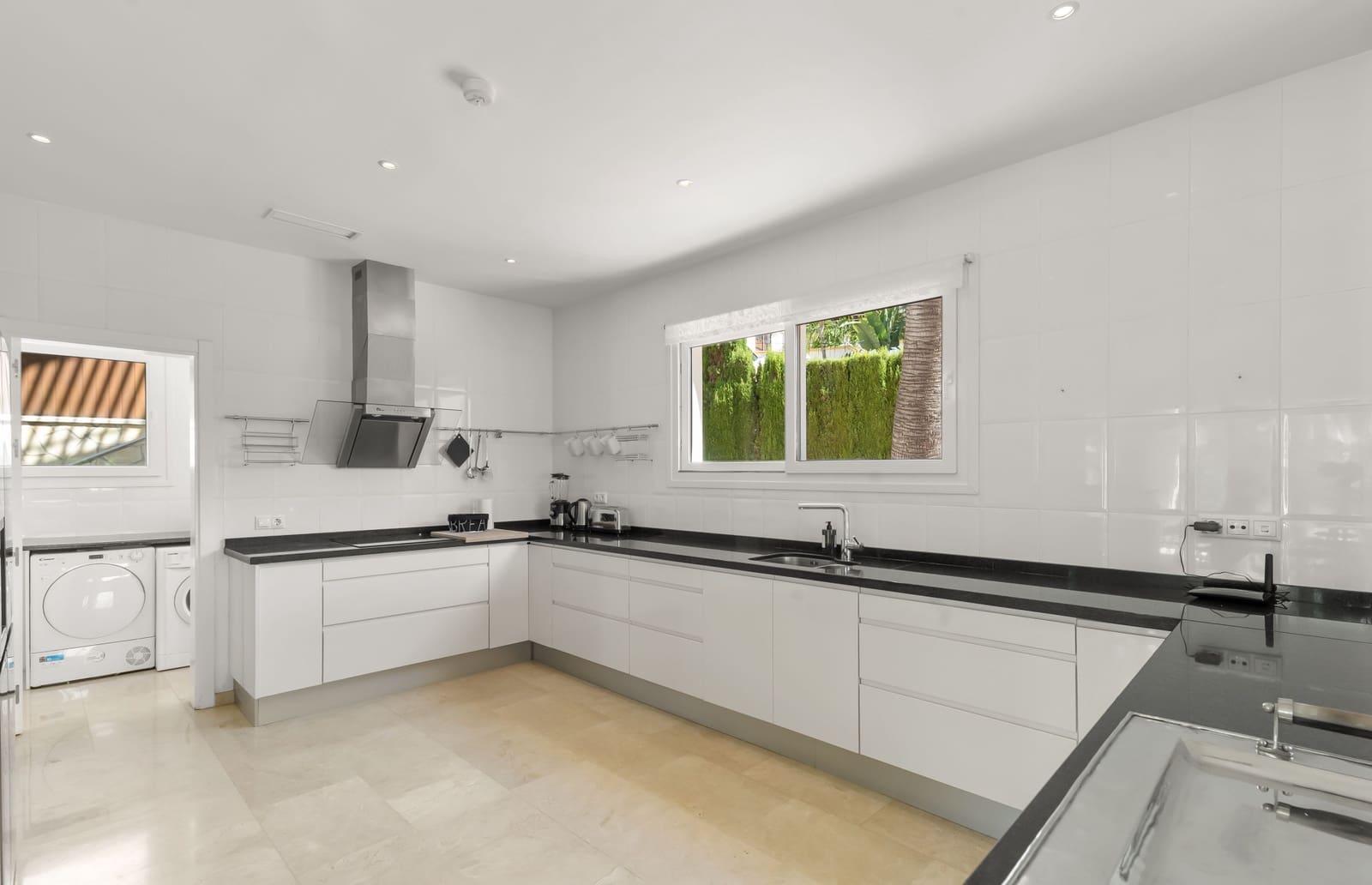 4 soveværelse Villa til salg i Marbella med swimmingpool garage - € 2.450.000 (Ref: 10157630)
