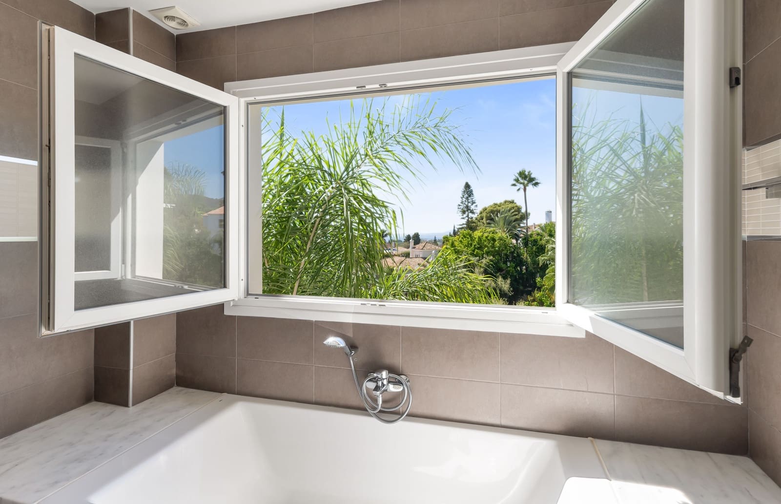 4 soveværelse Villa til salg i Marbella med swimmingpool garage - € 2.450.000 (Ref: 10157630)