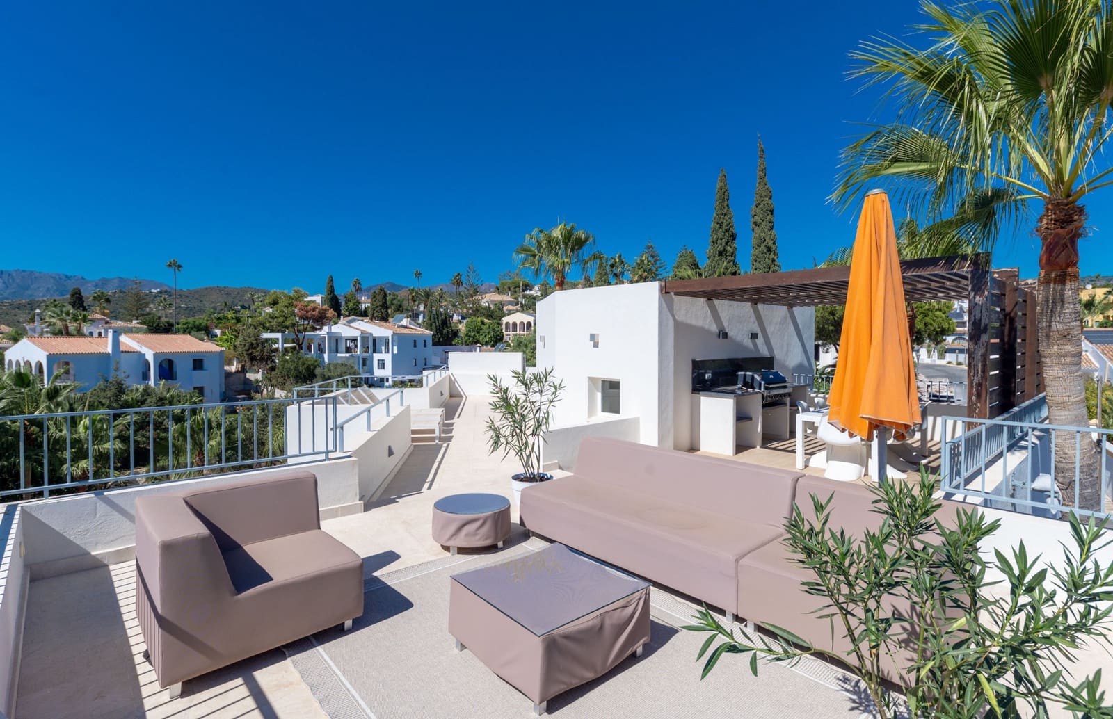 4 soveværelse Villa til salg i Marbella med swimmingpool garage - € 2.450.000 (Ref: 10157630)