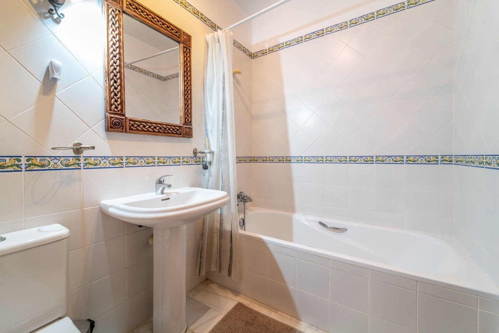 3 bedroom Townhouse for sale in Marbella with pool garage - € 875,000 (Ref: 10168421)
