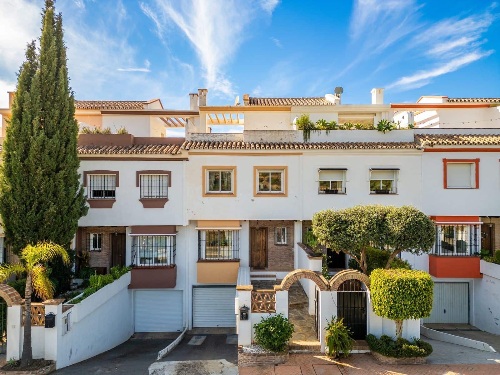 3 bedroom Townhouse for sale in Marbella with pool garage - € 875,000 (Ref: 10168421)