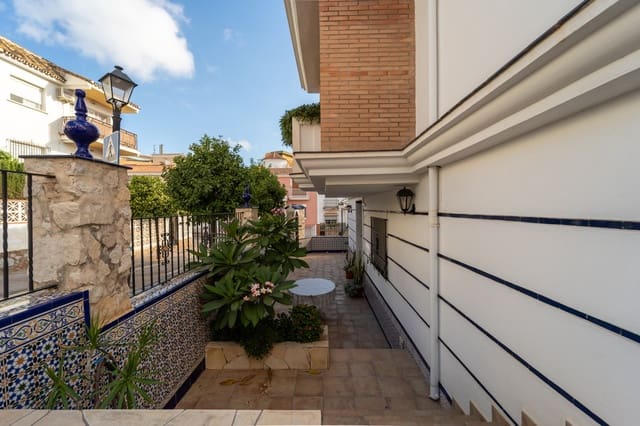 5 soveværelse Villa til salg i Fuengirola med garage - € 895.000 (Ref: 10171232)