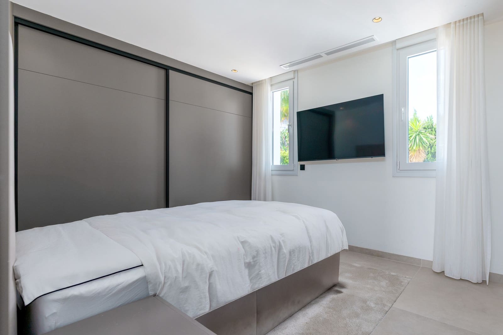 4 sypialnia Dom na sprzedaż w La Quinta z basenem garażem - 1 495 000 € (Ref: 10180013)