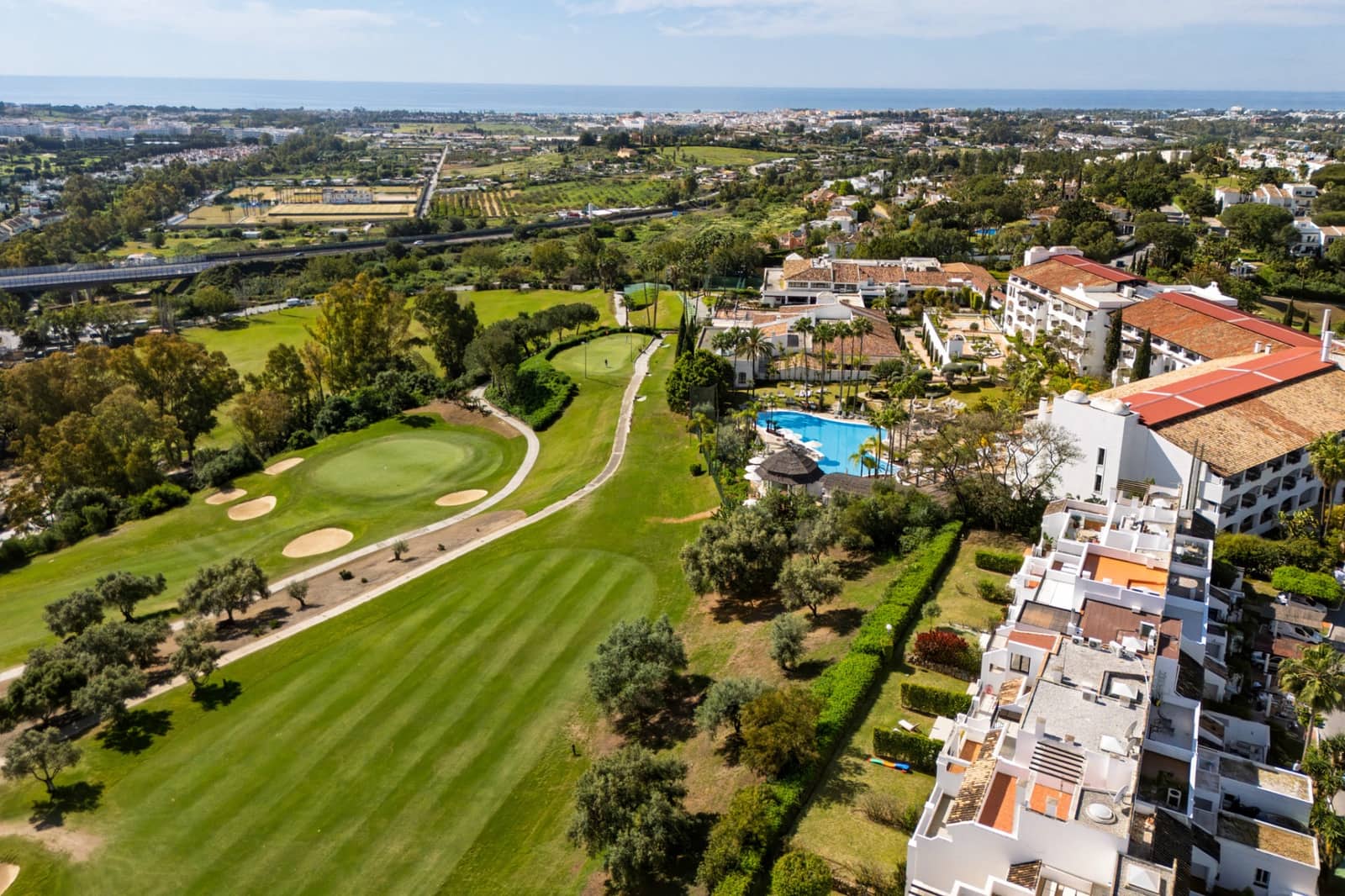 4 sypialnia Dom na sprzedaż w La Quinta z basenem garażem - 1 495 000 € (Ref: 10180013)