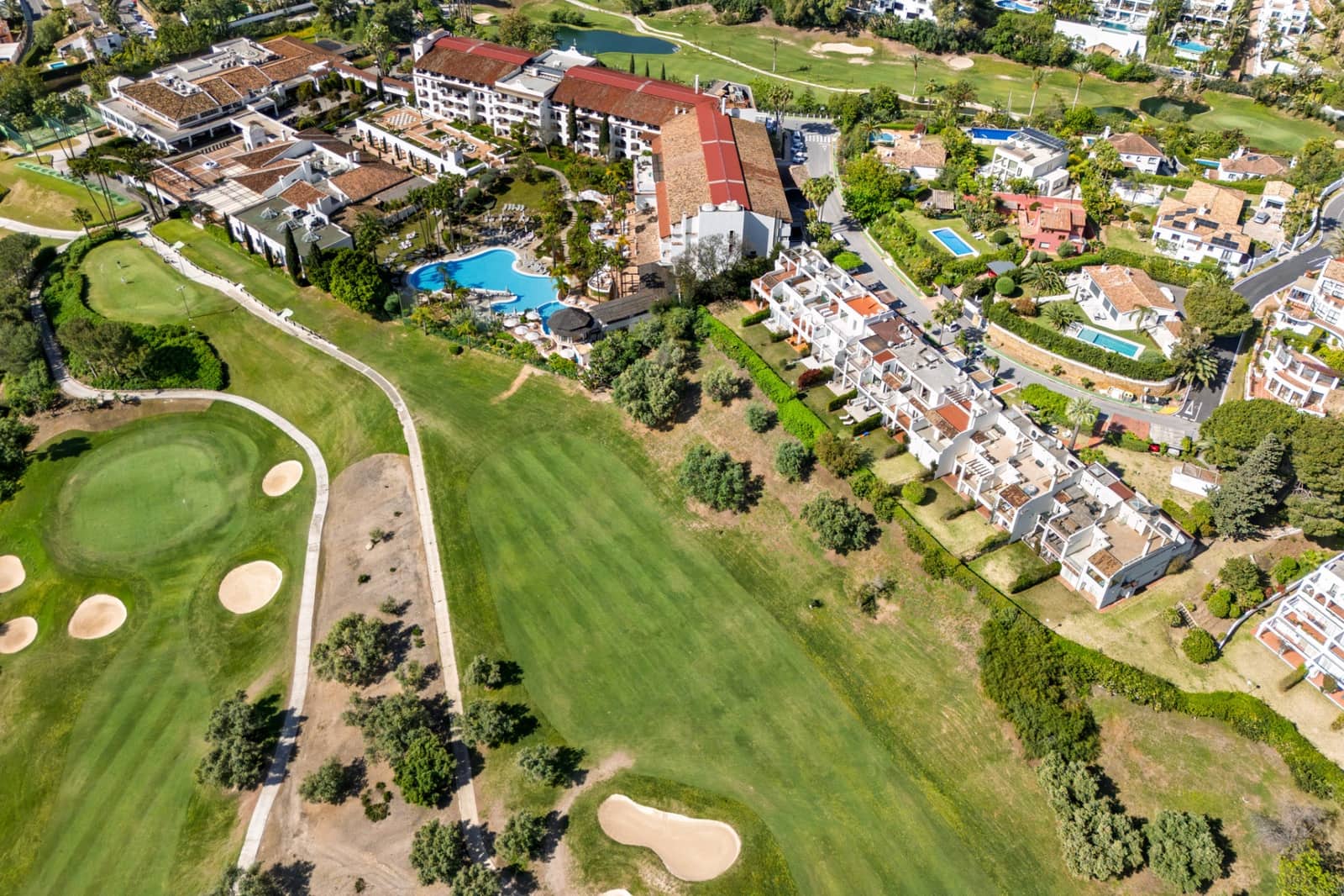 4 sypialnia Dom na sprzedaż w La Quinta z basenem garażem - 1 495 000 € (Ref: 10180013)