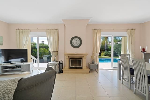 4 soverom Villa til salgs i Benalmadena Costa, Benalmádena med svømmebasseng garasje - € 1 275 000 (Ref: 10182737)