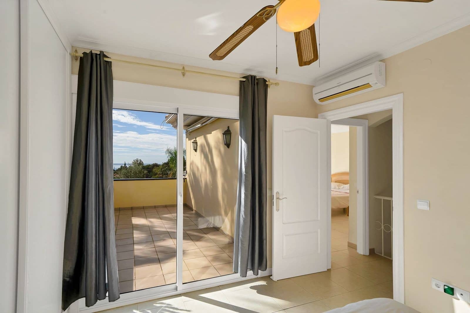 4 soverom Villa til salgs i Benalmadena Costa med svømmebasseng garasje - € 1 275 000 (Ref: 10182737)