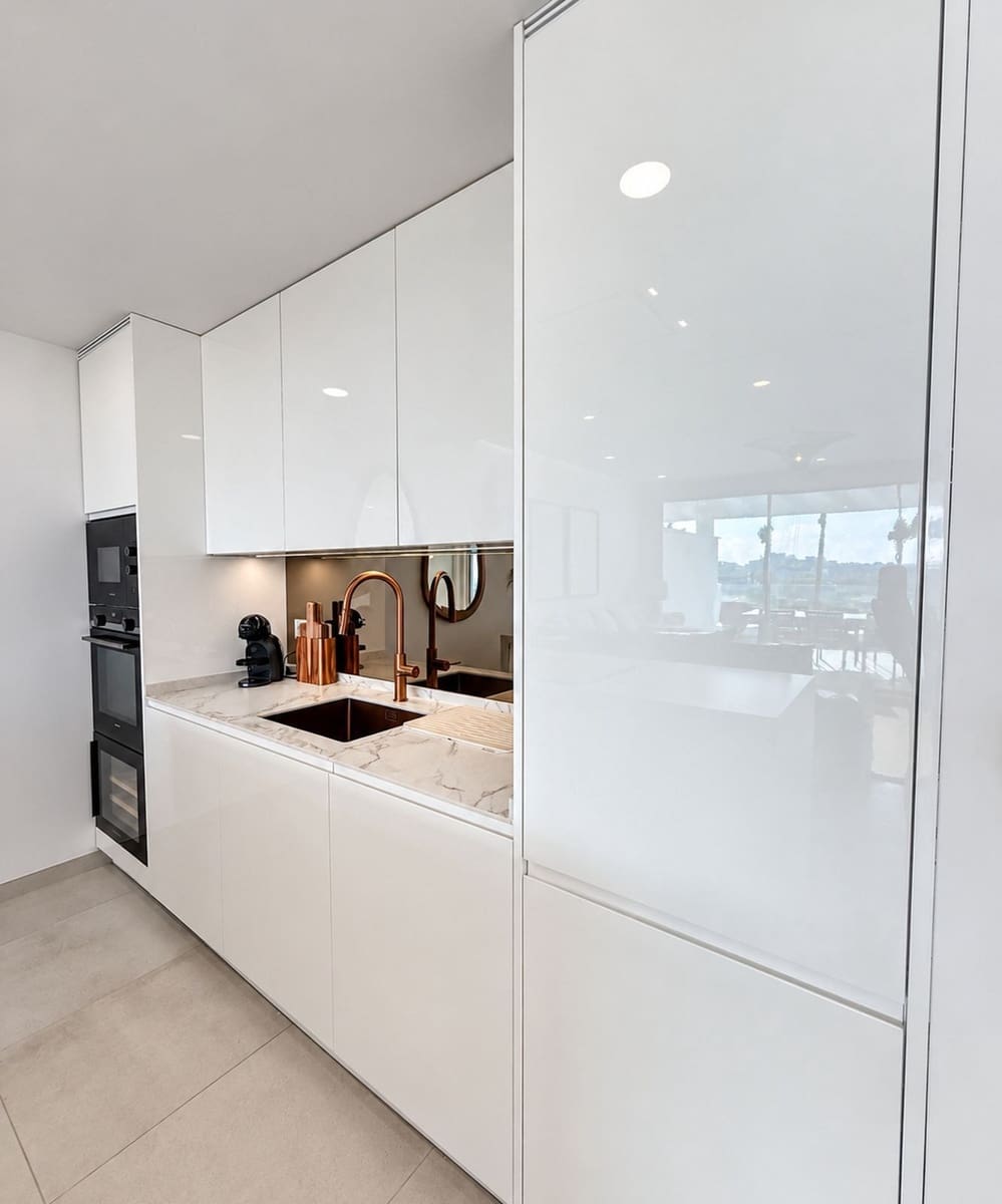 3 sypialnia Penthouse na sprzedaż w La Cala de Mijas z basenem garażem - 1 675 000 € (Ref: 10184360)