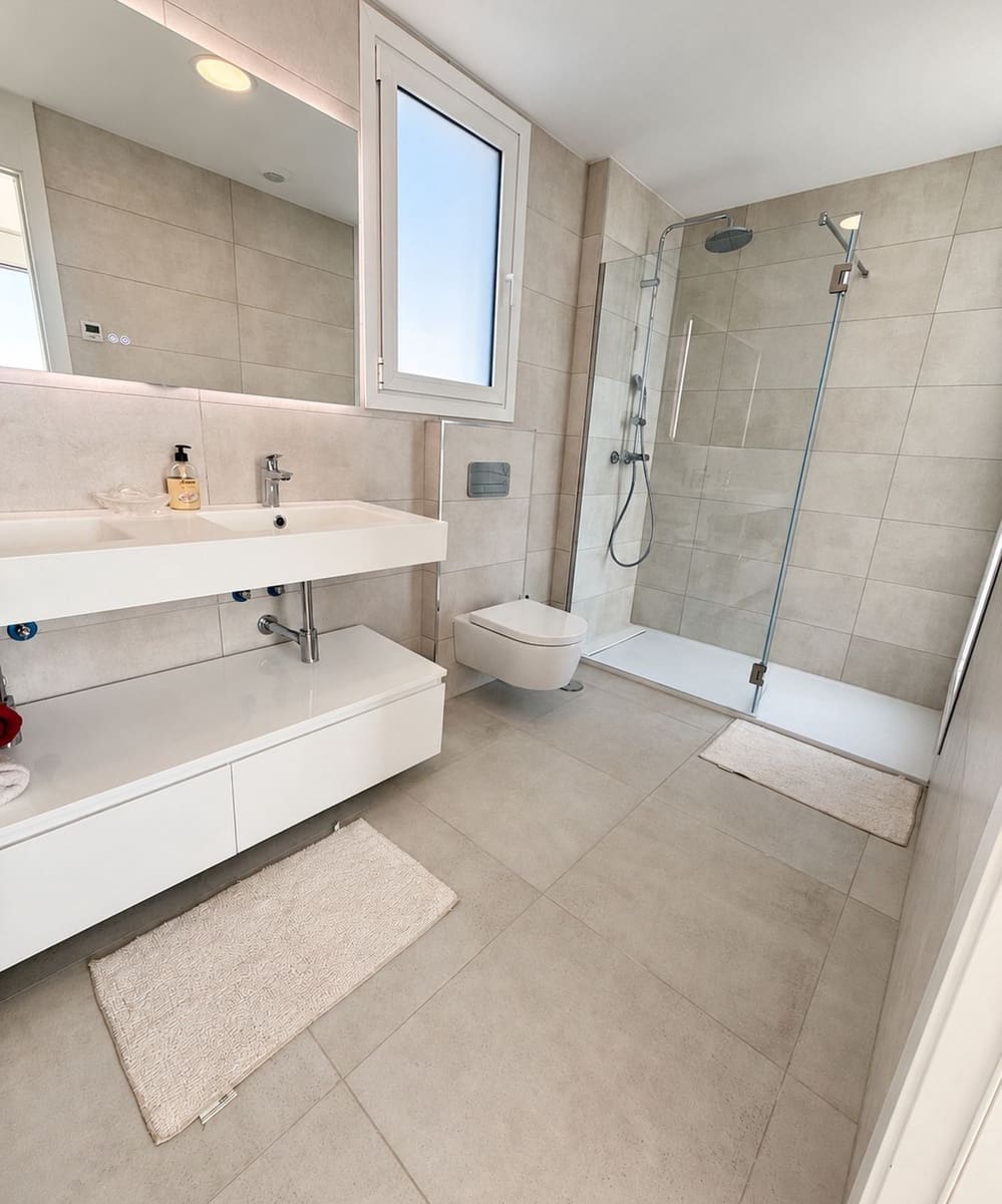 3 sypialnia Penthouse na sprzedaż w La Cala de Mijas z basenem garażem - 1 675 000 € (Ref: 10184360)