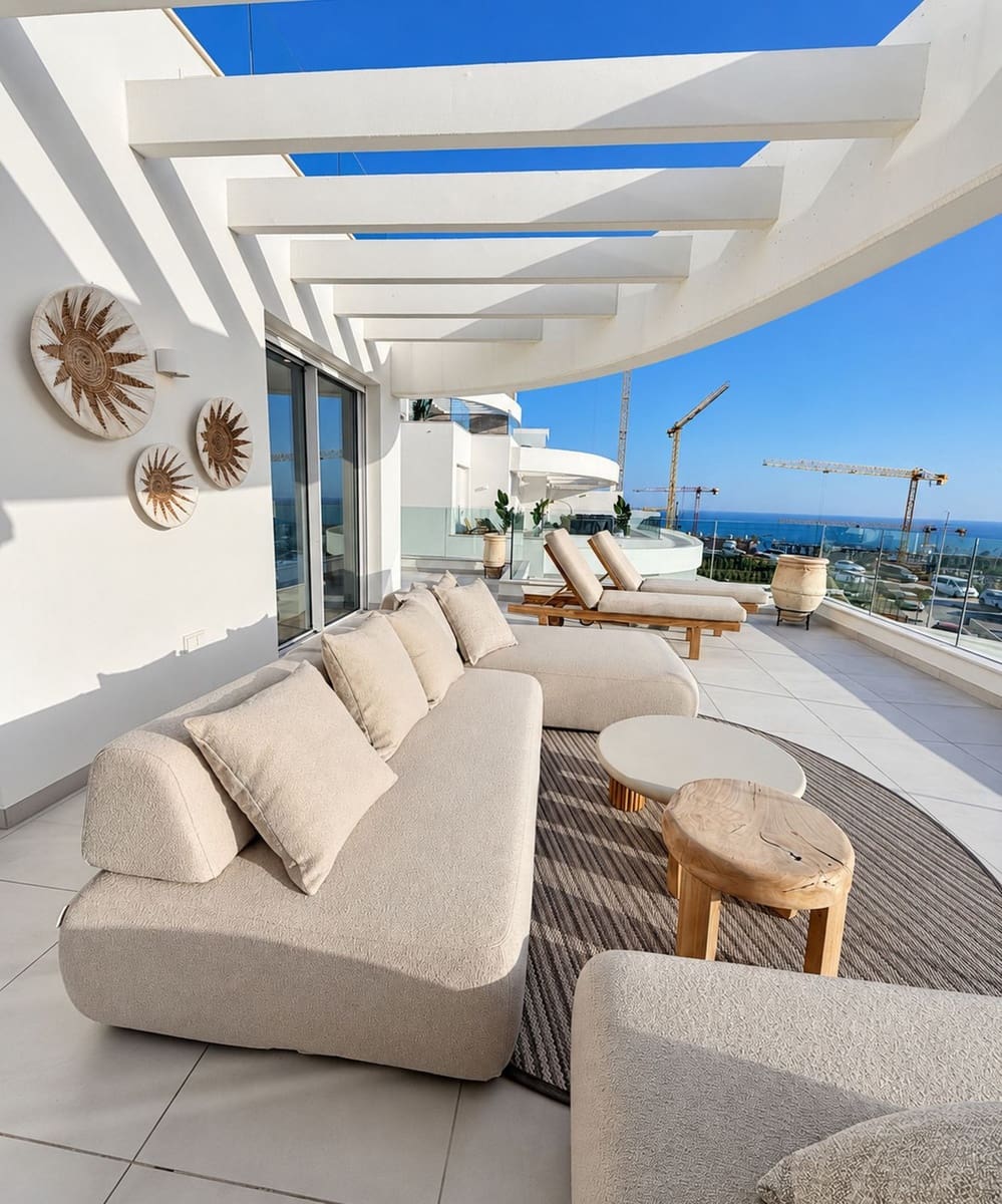3 sypialnia Penthouse na sprzedaż w La Cala de Mijas z basenem garażem - 1 675 000 € (Ref: 10184360)