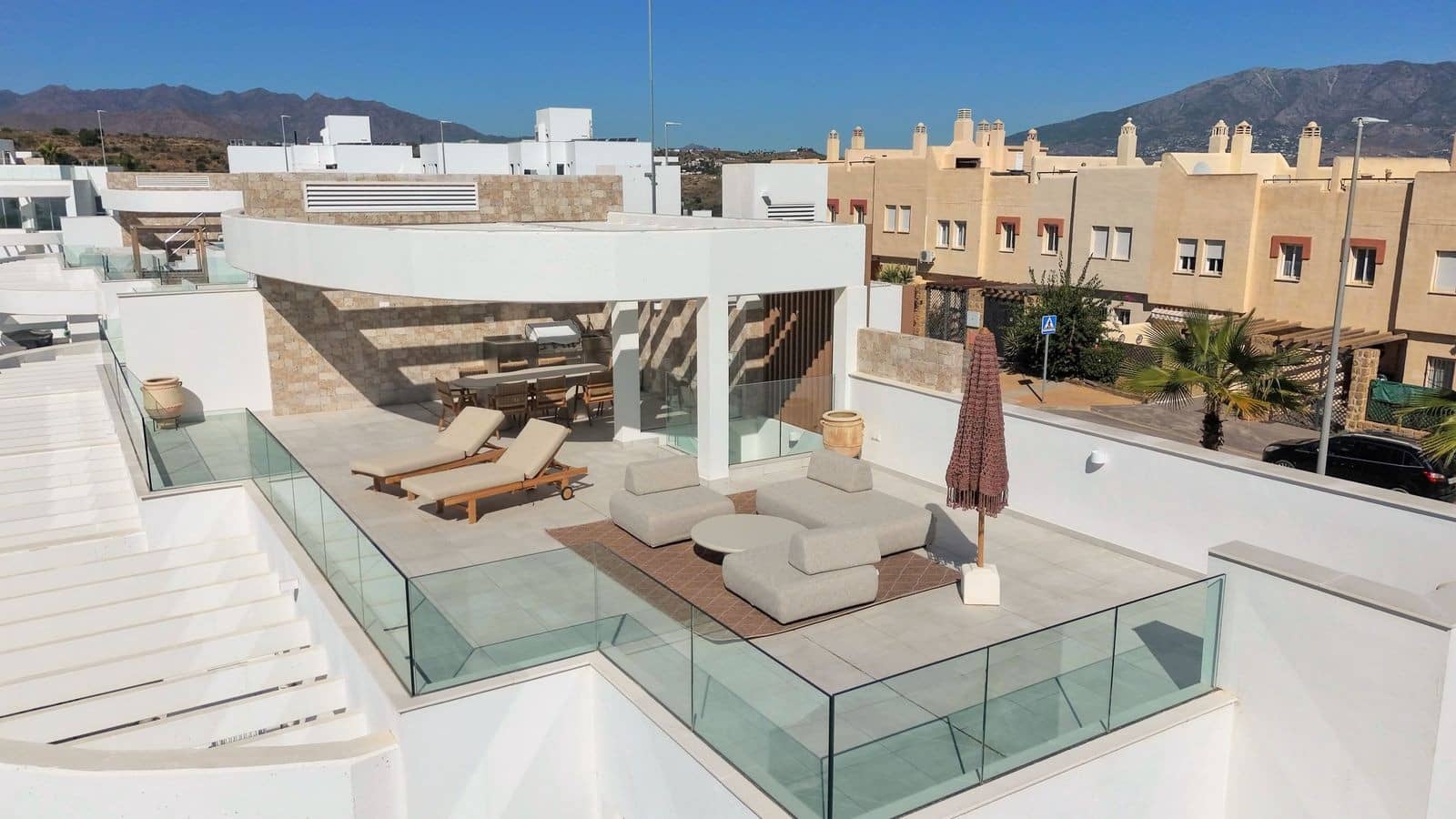3 sypialnia Penthouse na sprzedaż w La Cala de Mijas z basenem garażem - 1 675 000 € (Ref: 10184360)