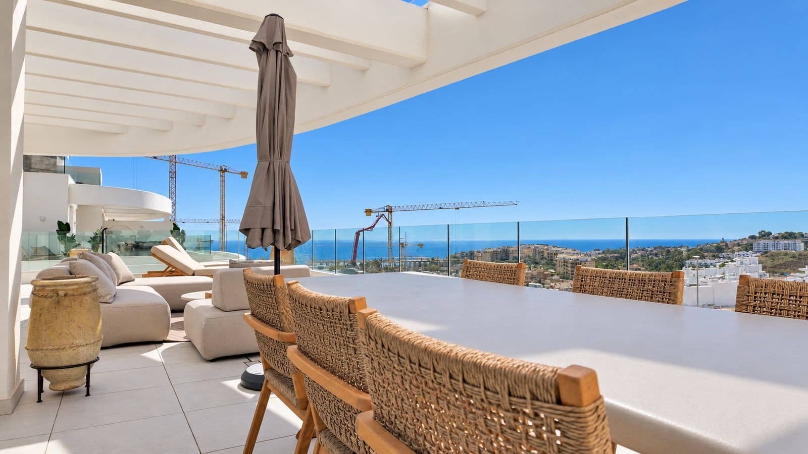 3 sypialnia Penthouse na sprzedaż w La Cala de Mijas z basenem garażem - 1 675 000 € (Ref: 10184360)