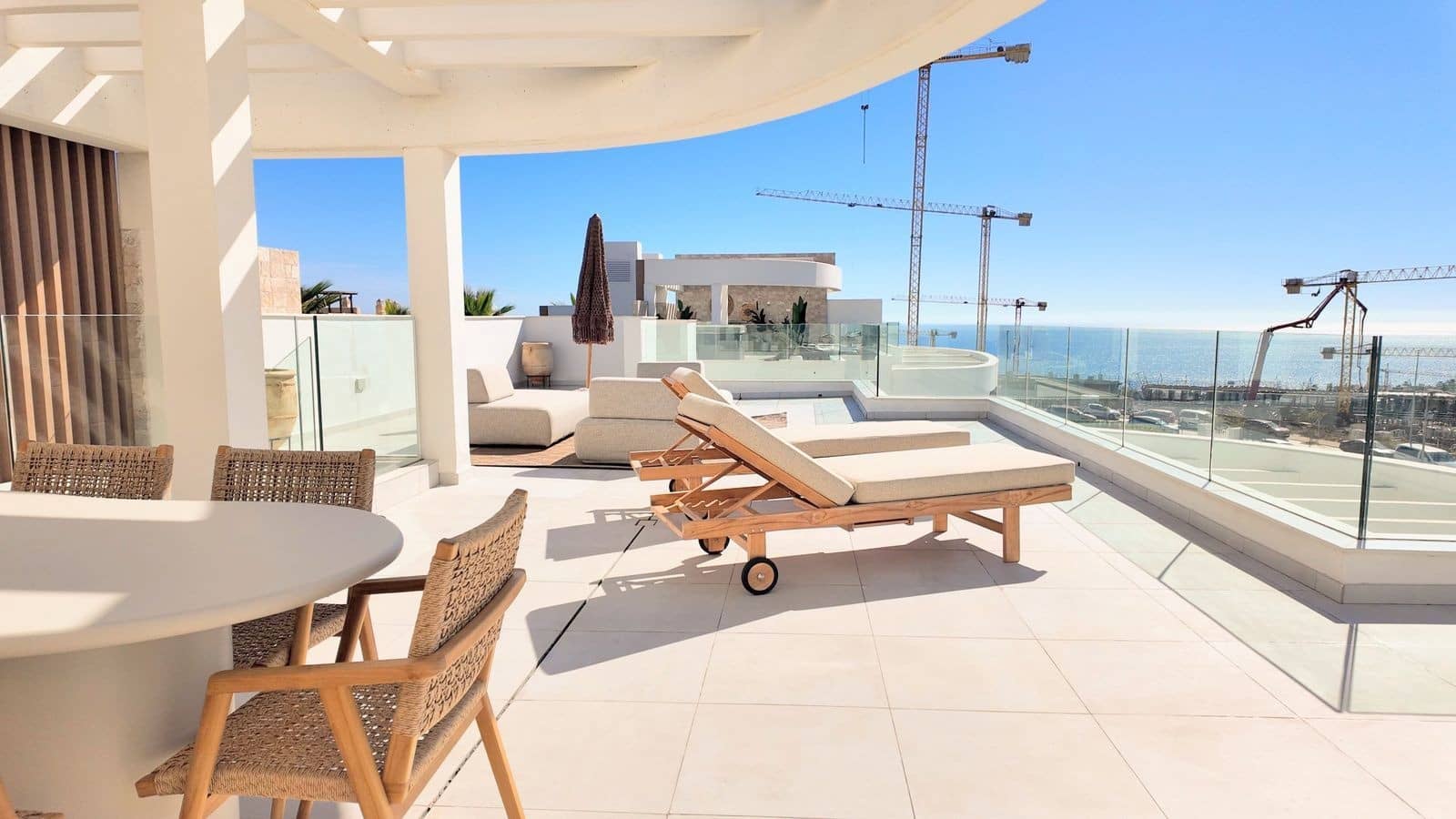 3 sypialnia Penthouse na sprzedaż w La Cala de Mijas z basenem garażem - 1 675 000 € (Ref: 10184360)