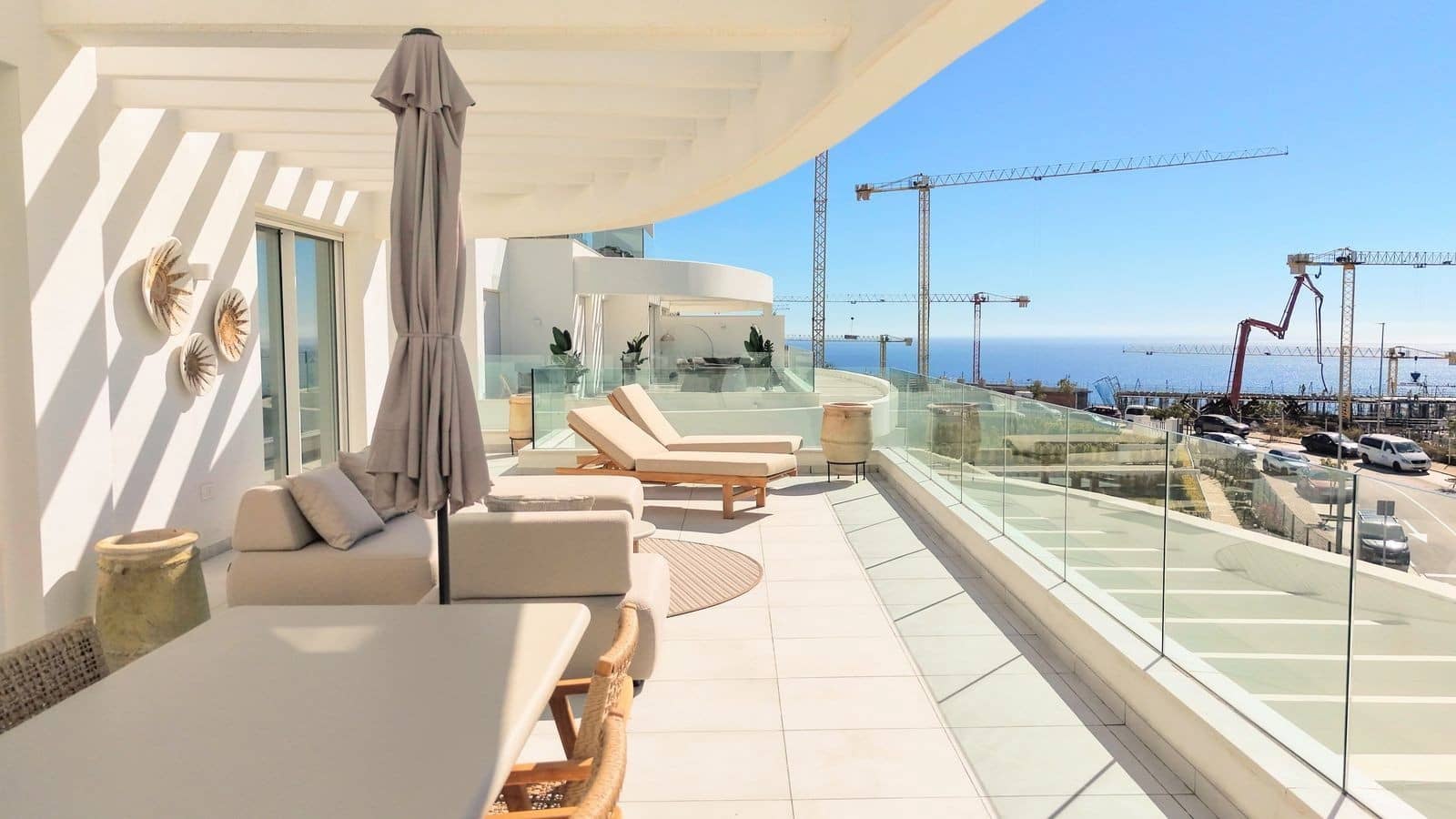 3 sypialnia Penthouse na sprzedaż w La Cala de Mijas z basenem garażem - 1 675 000 € (Ref: 10184360)