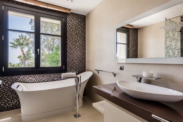 8 sovrum Villa till salu i Marbella med pool garage - 9 500 000 € (Ref: 6538496)