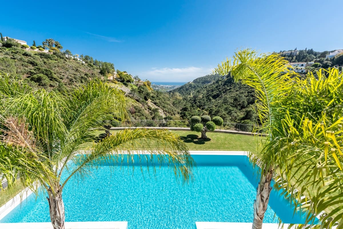 5 soverom Villa til salgs i El Madronal med svømmebasseng garasje - € 7 850 000 (Ref: 7456132)