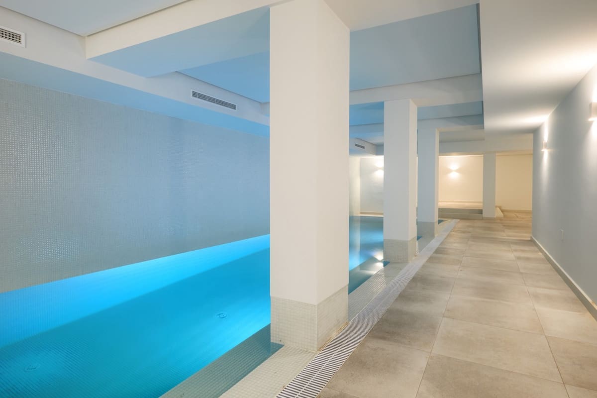 5 soverom Villa til salgs i El Madronal med svømmebasseng garasje - € 7 850 000 (Ref: 7456132)