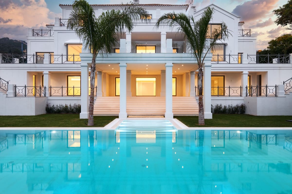 5 soverom Villa til salgs i El Madronal med svømmebasseng garasje - € 7 850 000 (Ref: 7456132)